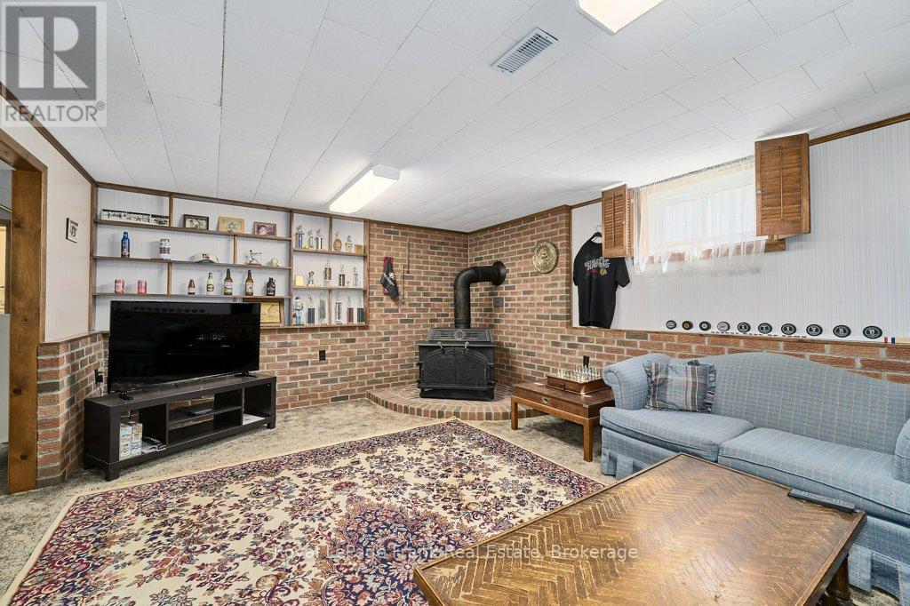 326 MARION AVENUE - 22