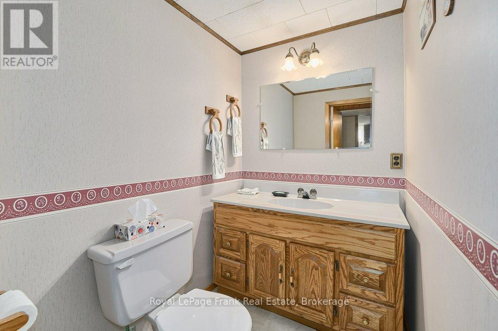 326 MARION AVENUE - 23