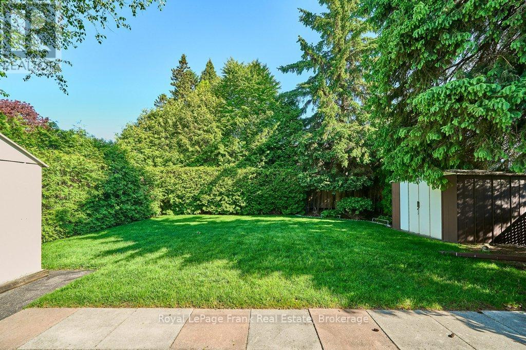 326 MARION AVENUE - 25