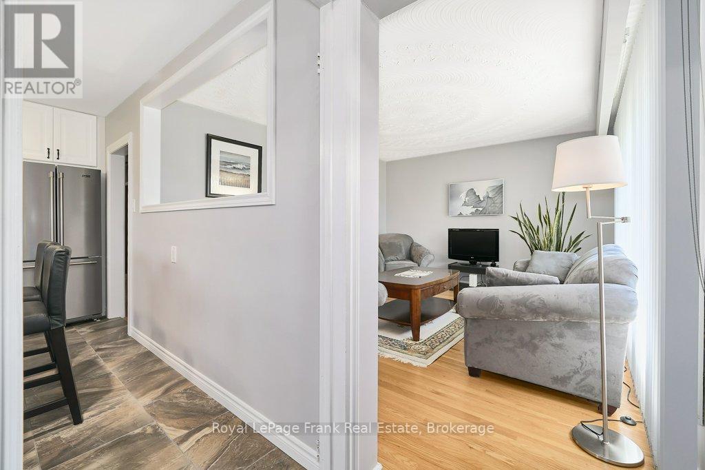 326 MARION AVENUE - 5