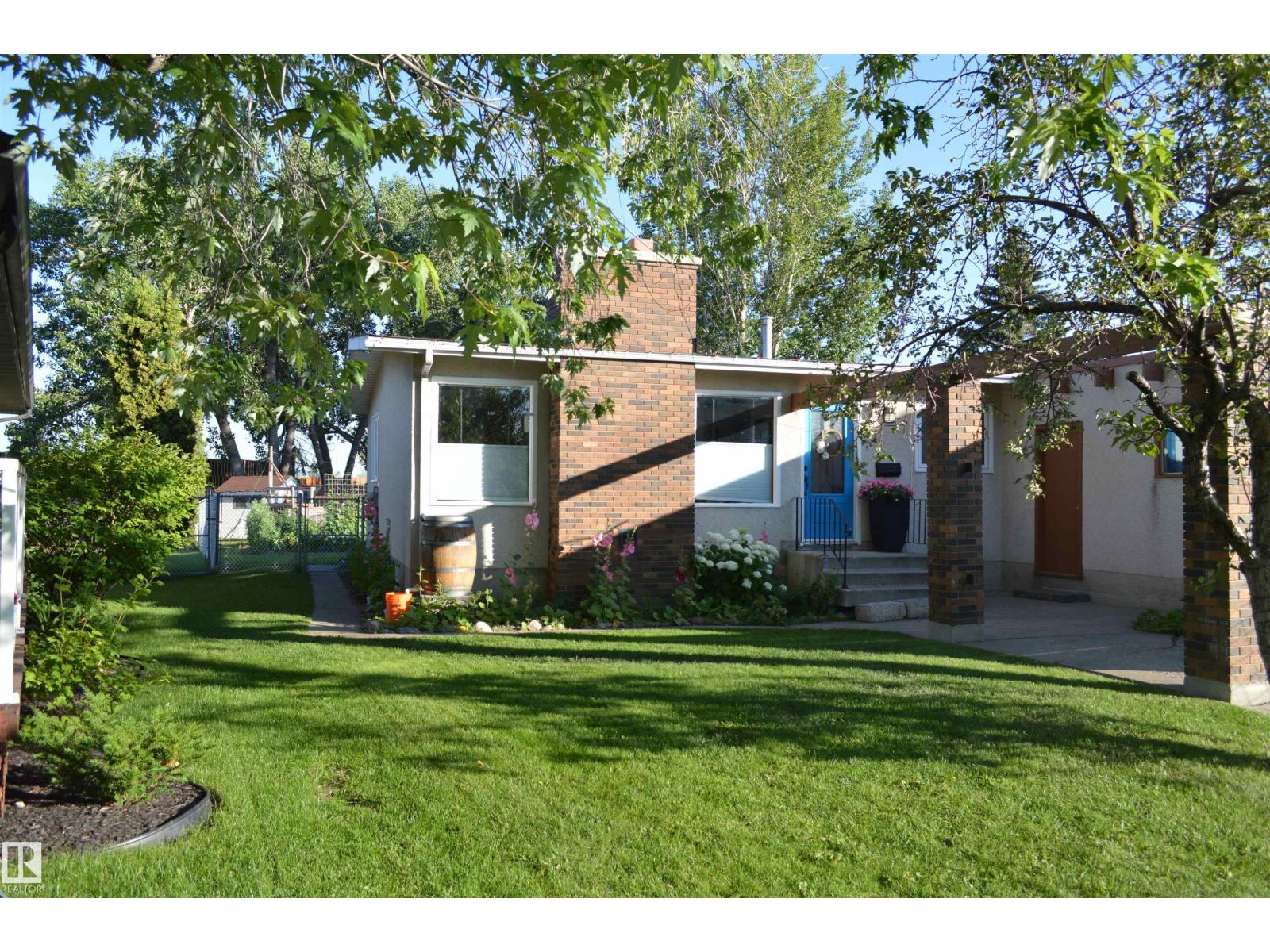 4208 89 ST NW - 4