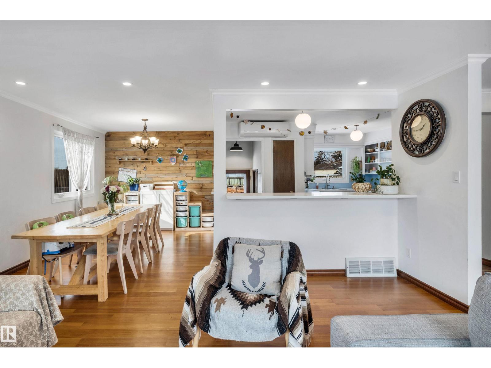 4208 89 ST NW - 17