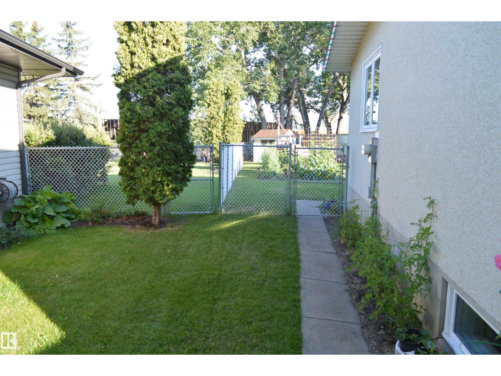 4208 89 ST NW - 6