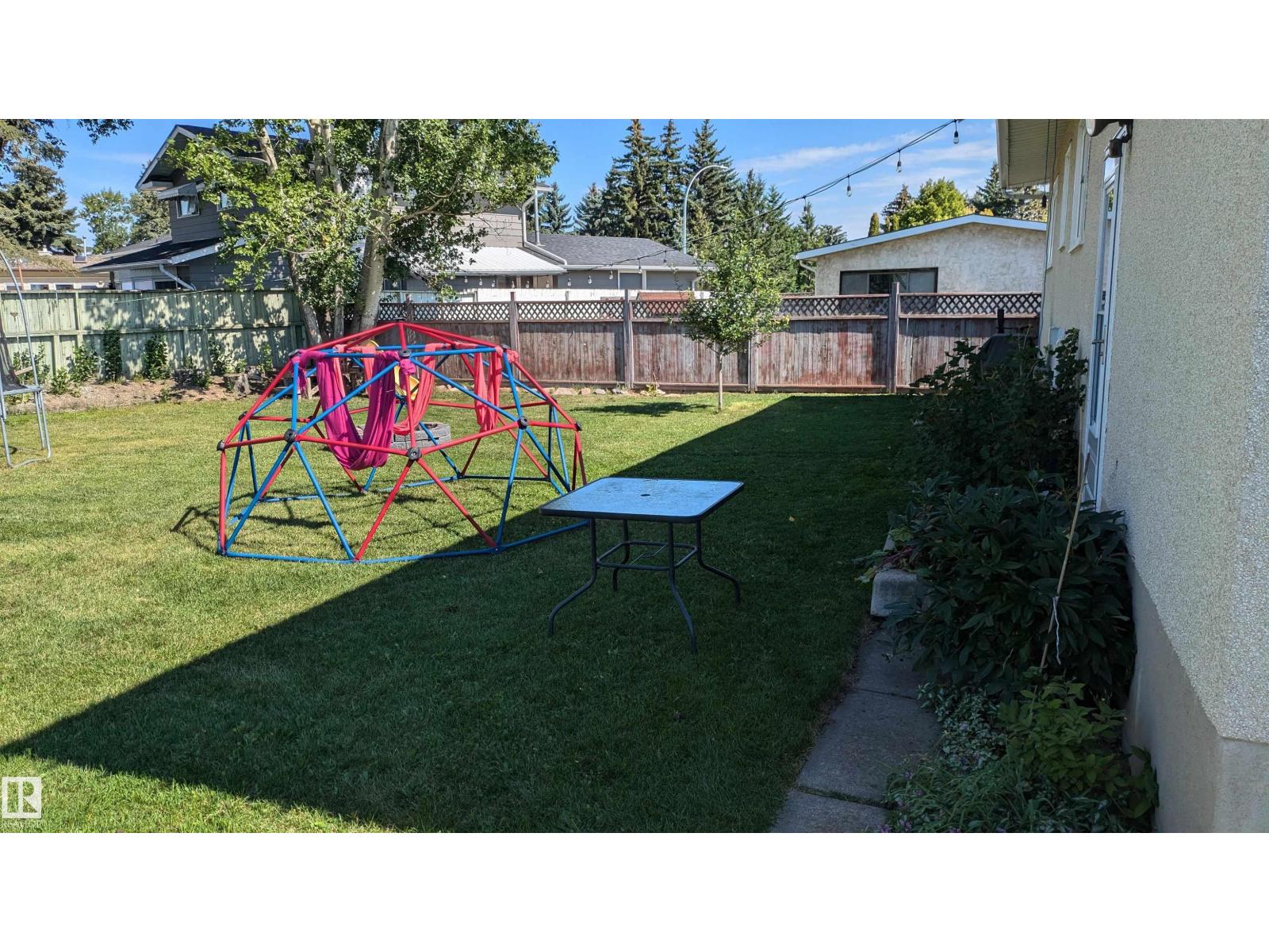 4208 89 ST NW - 55