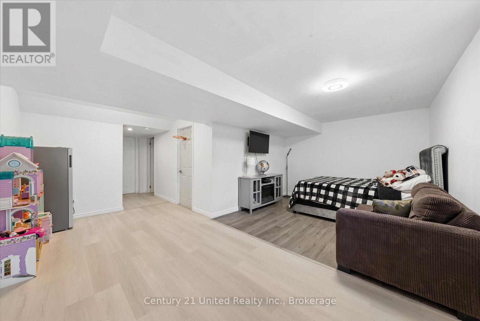 1621 HETHERINGTON DRIVE - 32