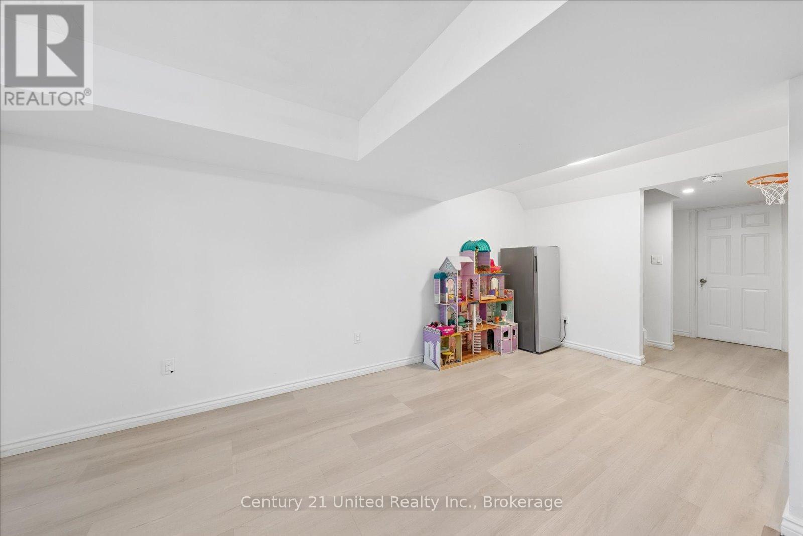 1621 HETHERINGTON DRIVE - 33