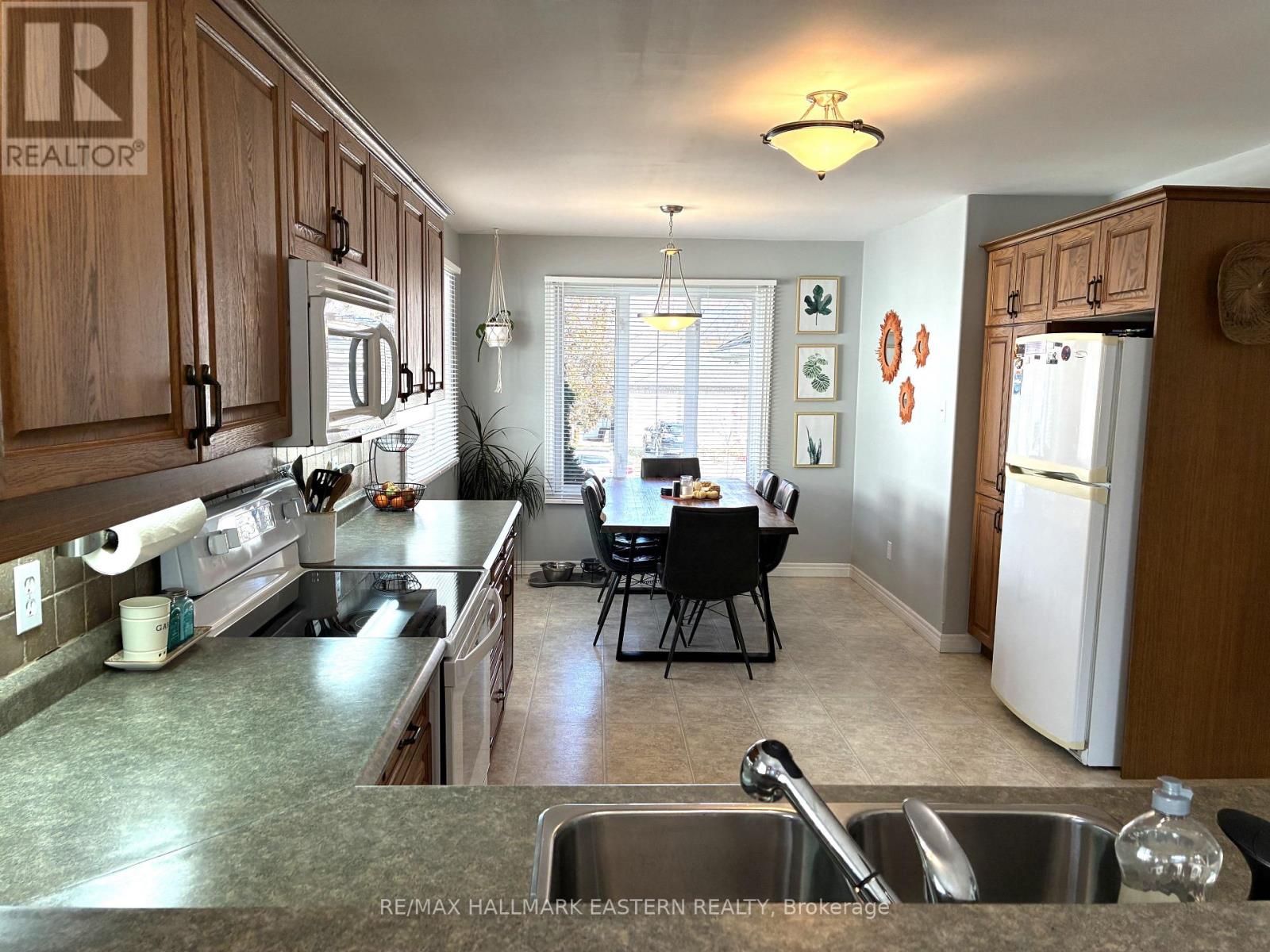 52 BIRCH CRESCENT - 11