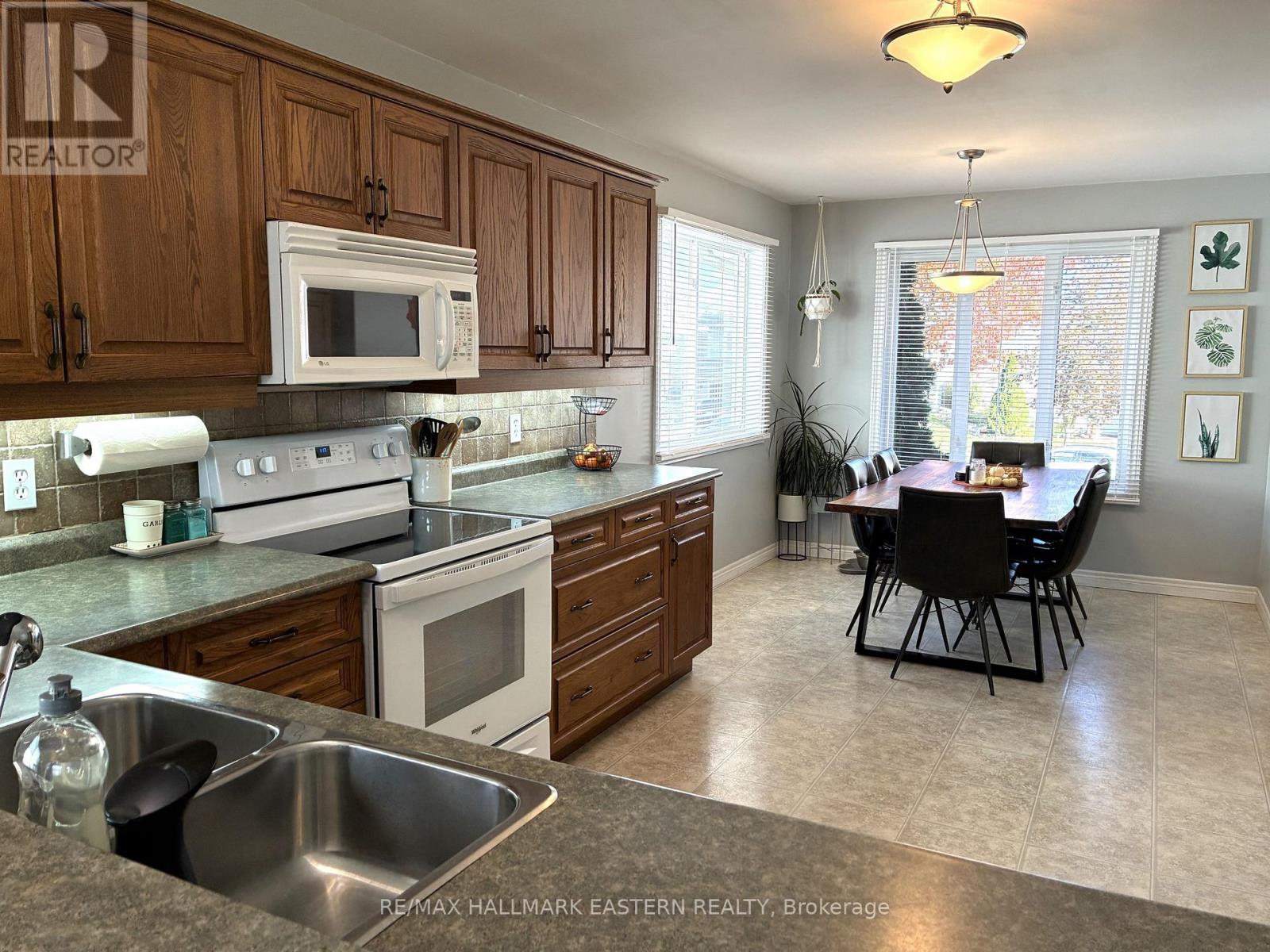 52 BIRCH CRESCENT - 12