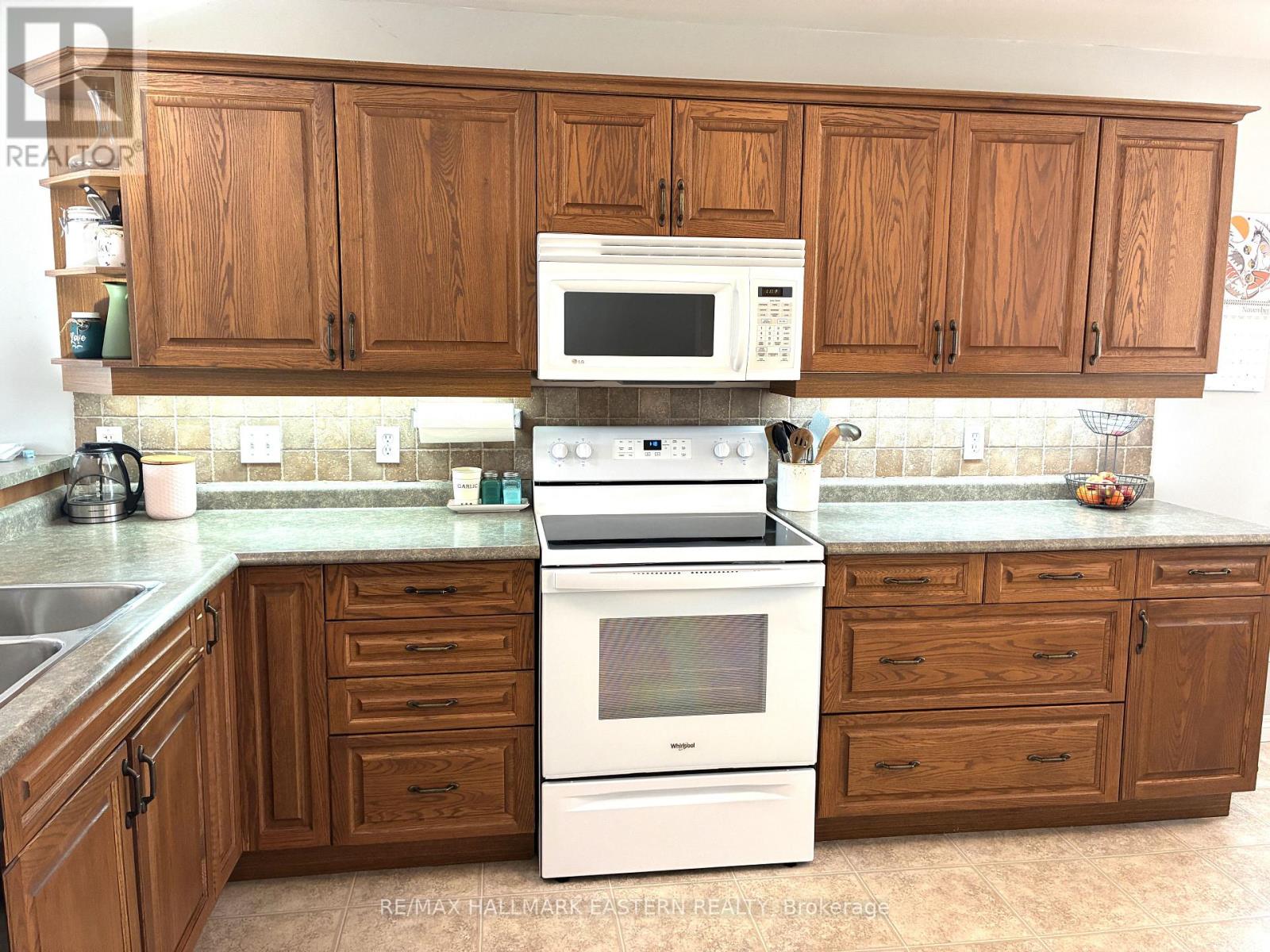 52 BIRCH CRESCENT - 13