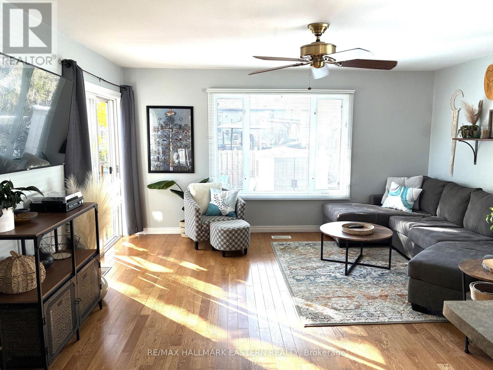 52 BIRCH CRESCENT - 18