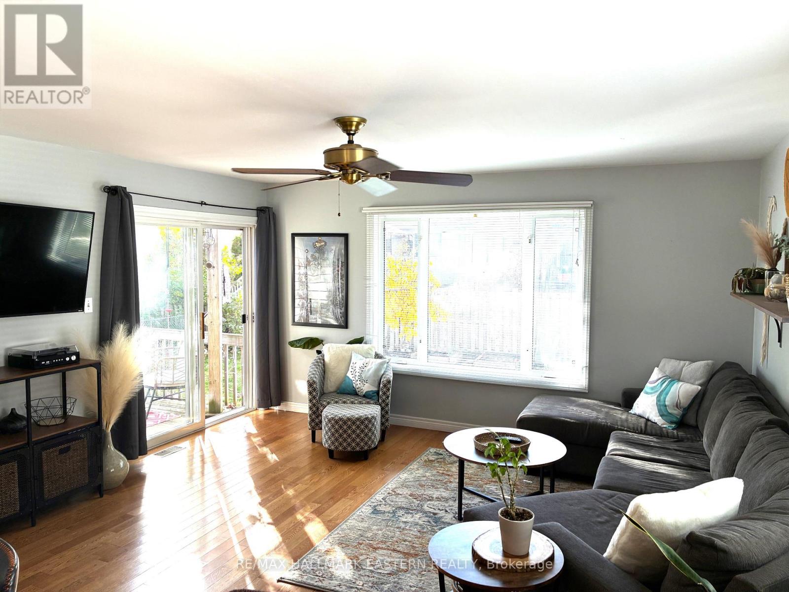 52 BIRCH CRESCENT - 21
