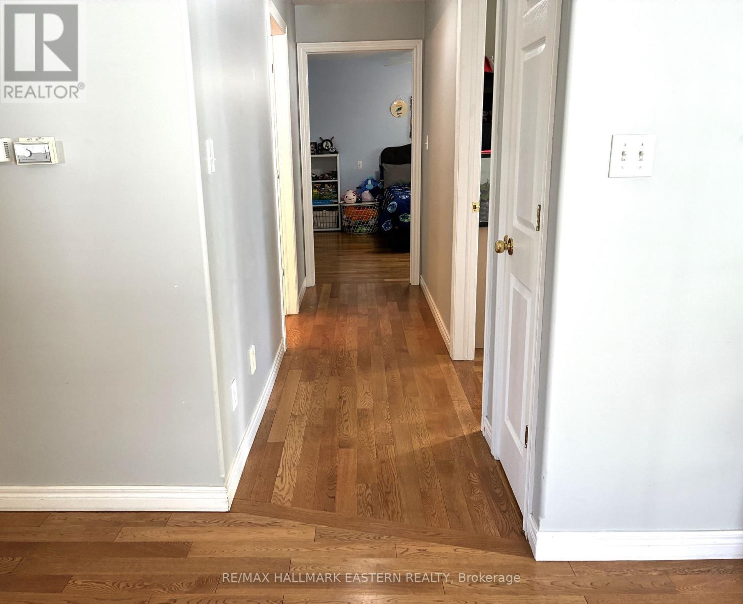 52 BIRCH CRESCENT - 22