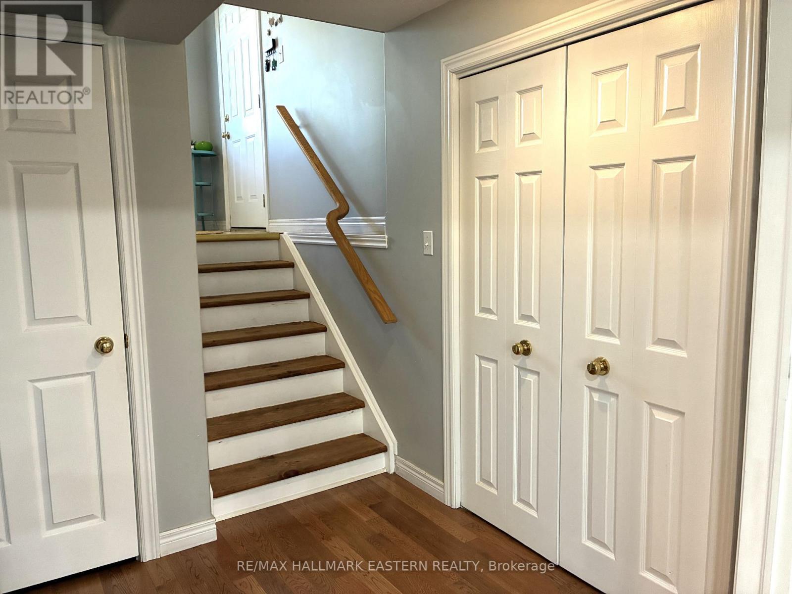 52 BIRCH CRESCENT - 32