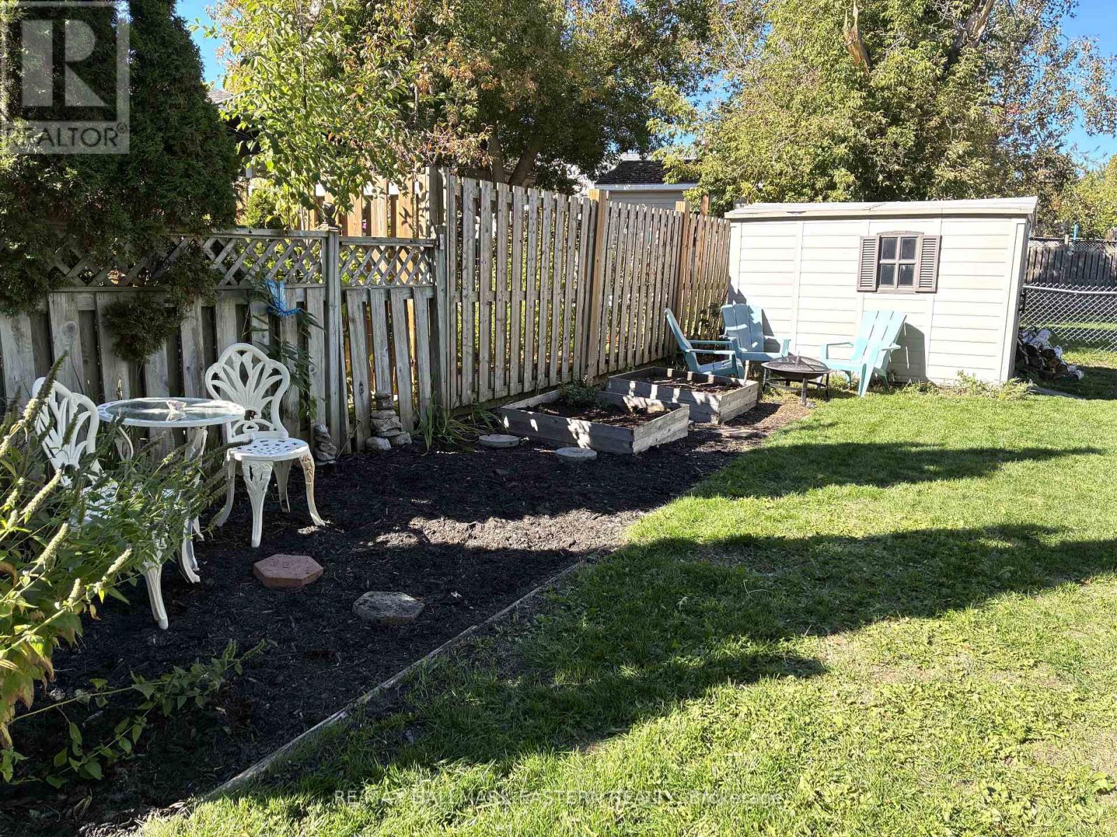 52 BIRCH CRESCENT - 47