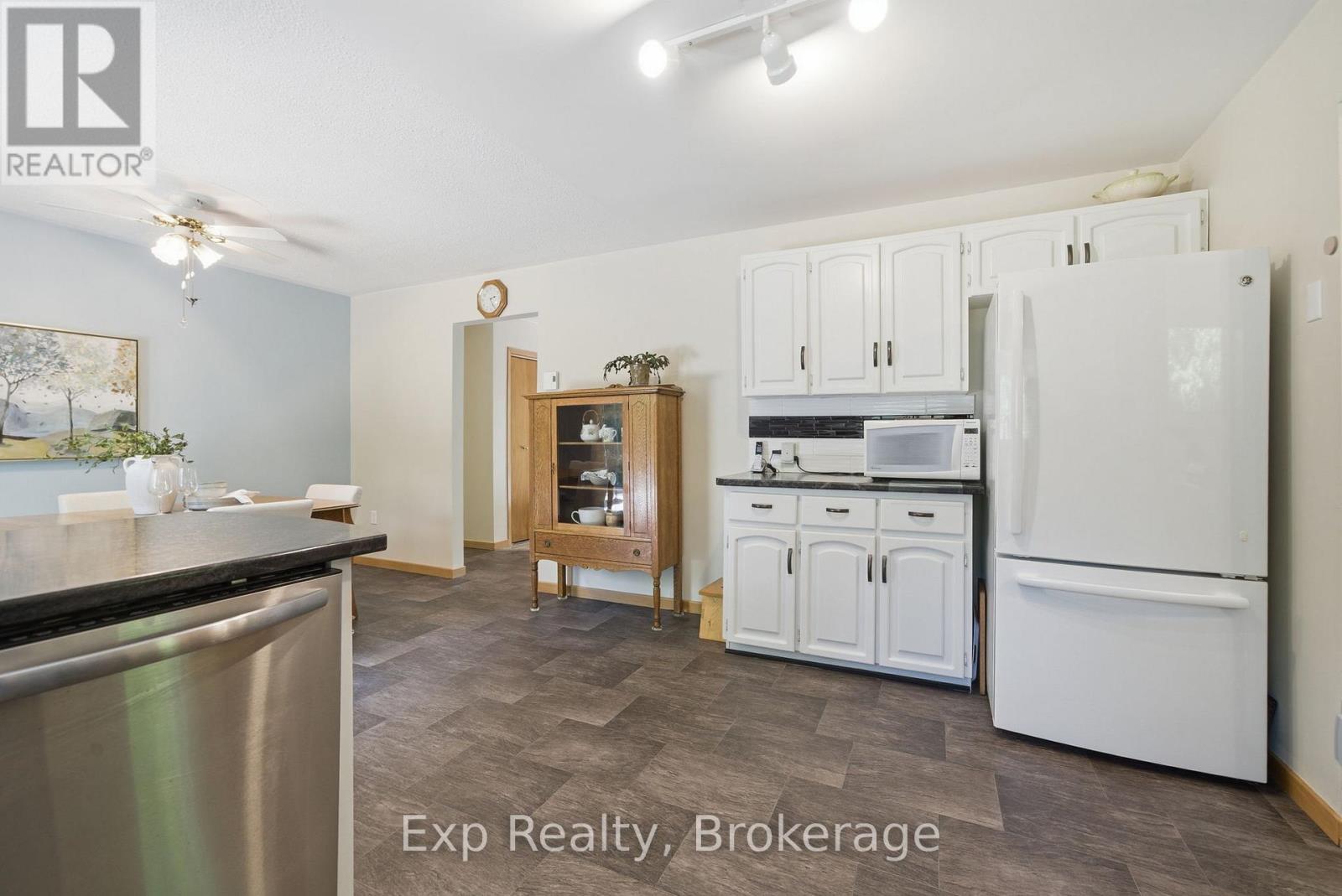 8227 GILMOUR ROAD - 11