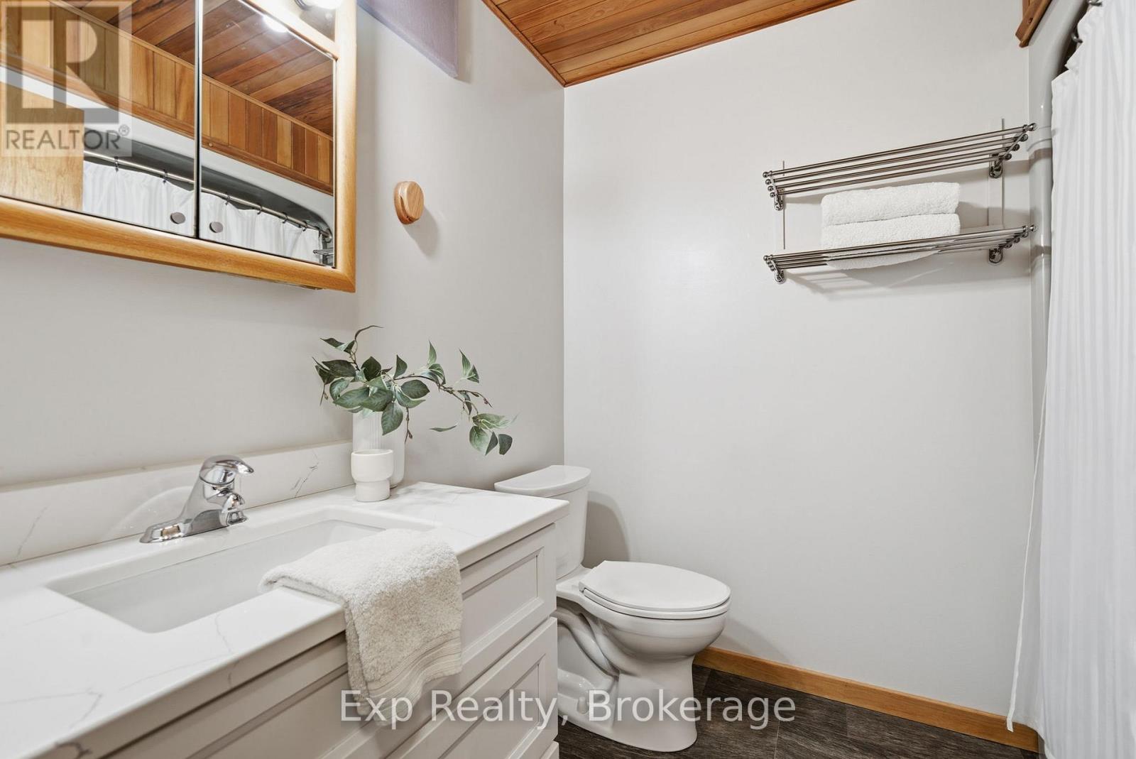 8227 GILMOUR ROAD - 23