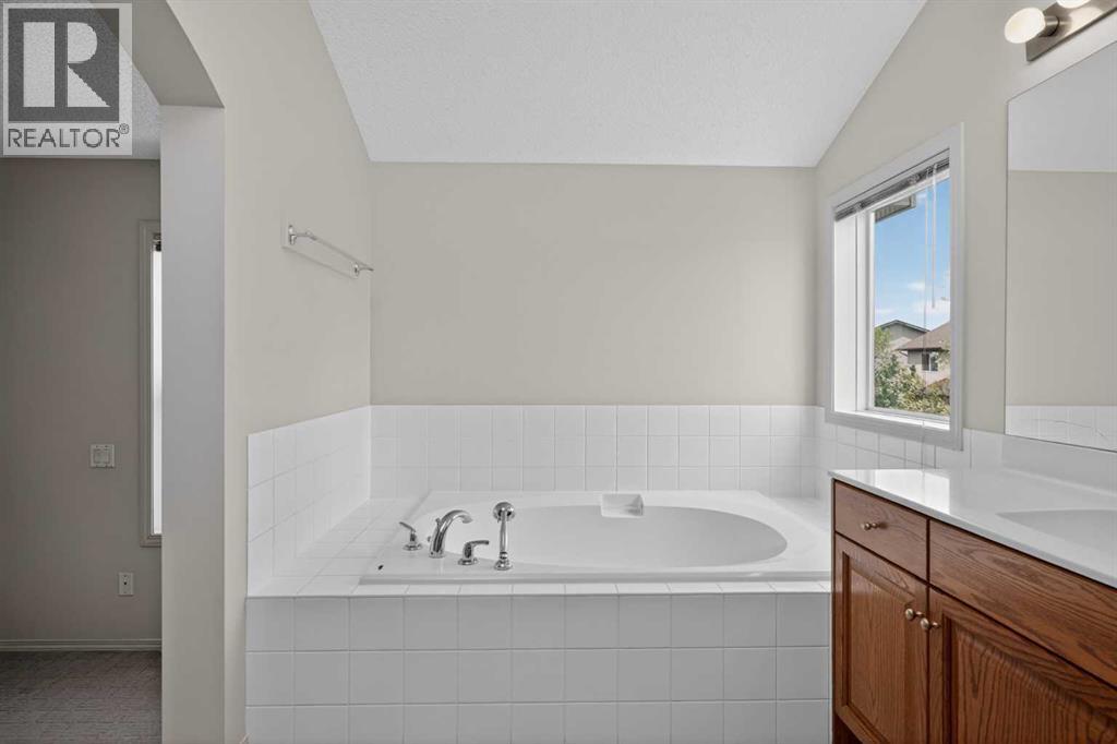 98 Cougarstone Close SW - 30