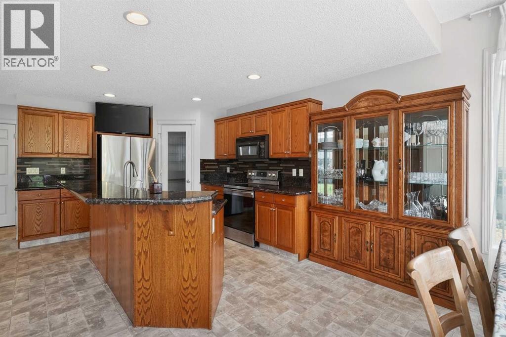 98 Cougarstone Close SW - 14