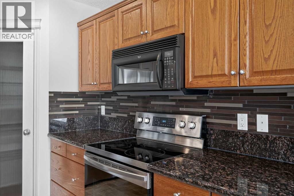 98 Cougarstone Close SW - 17