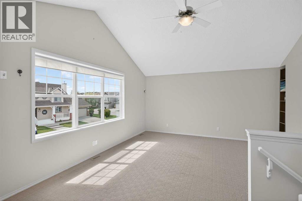 98 Cougarstone Close SW - 24