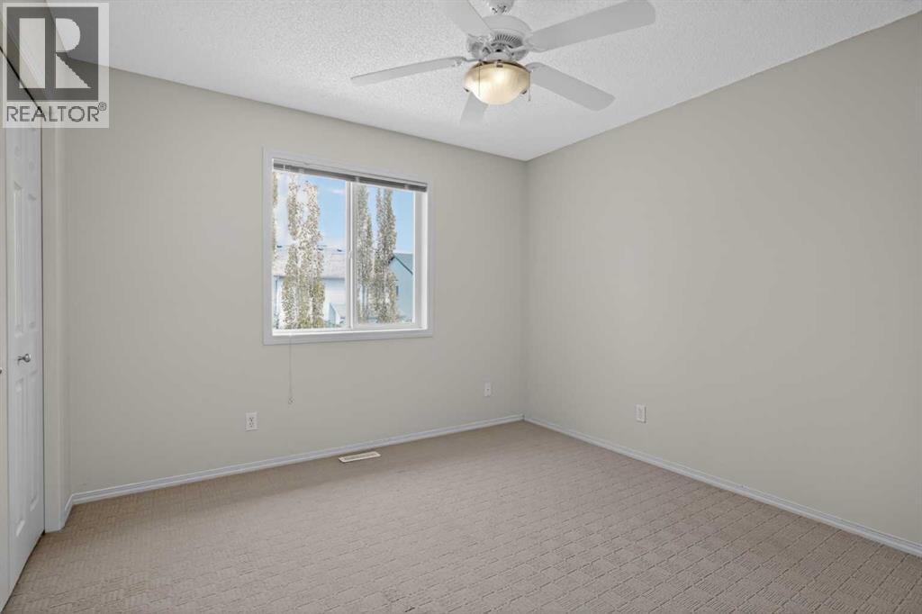 98 Cougarstone Close SW - 31