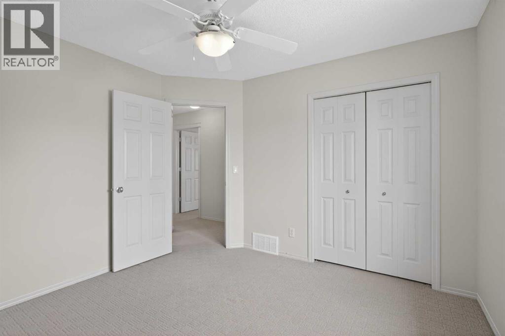 98 Cougarstone Close SW - 32