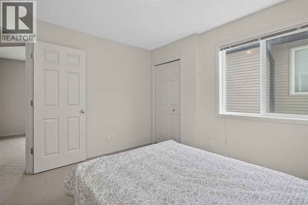 98 Cougarstone Close SW - 34