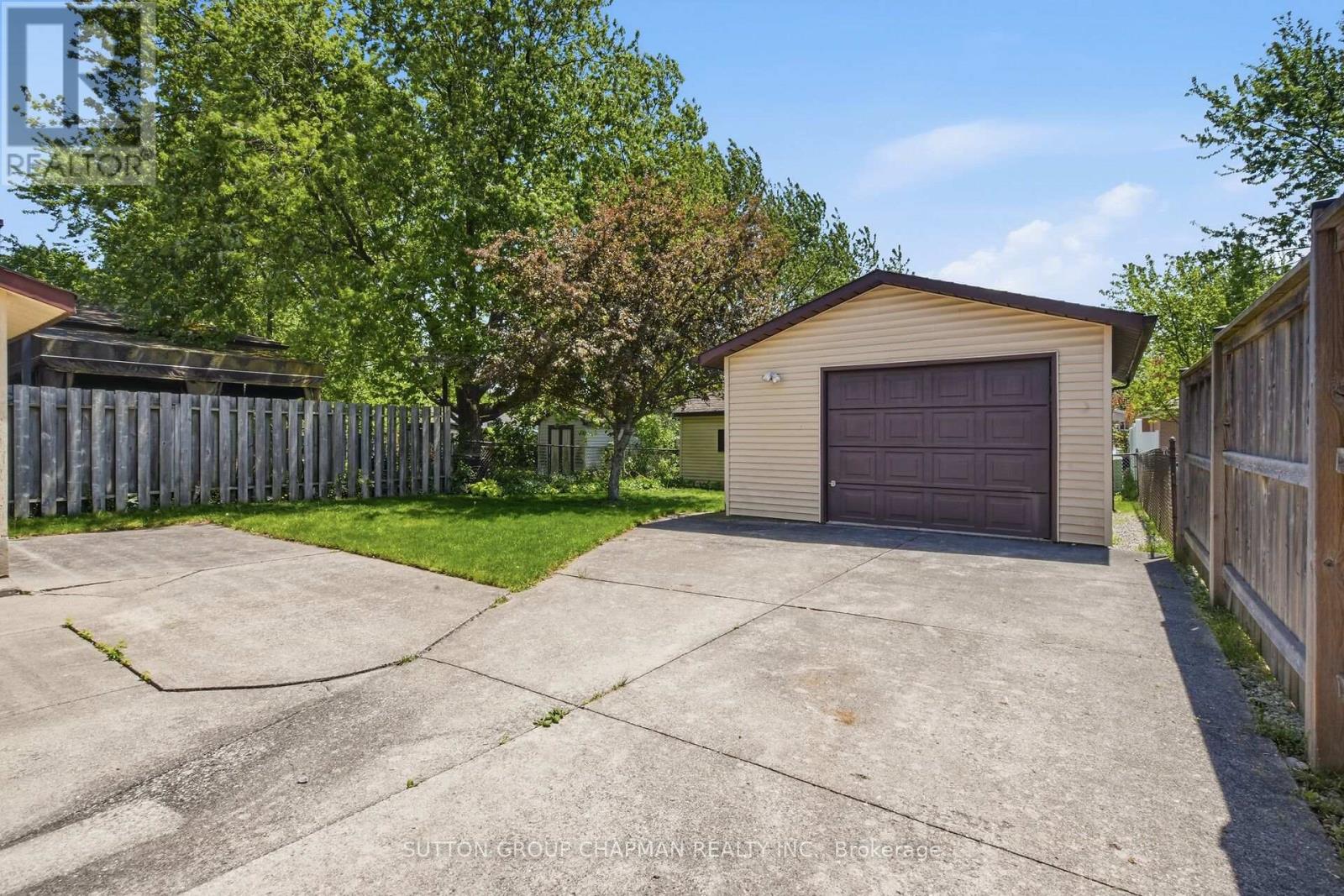 332 ARDSLEY CRESCENT - 34