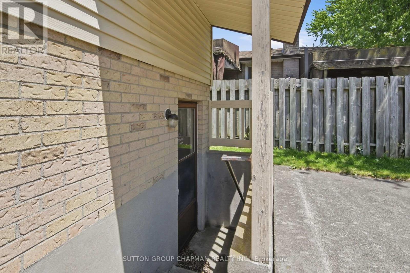 332 ARDSLEY CRESCENT - 35