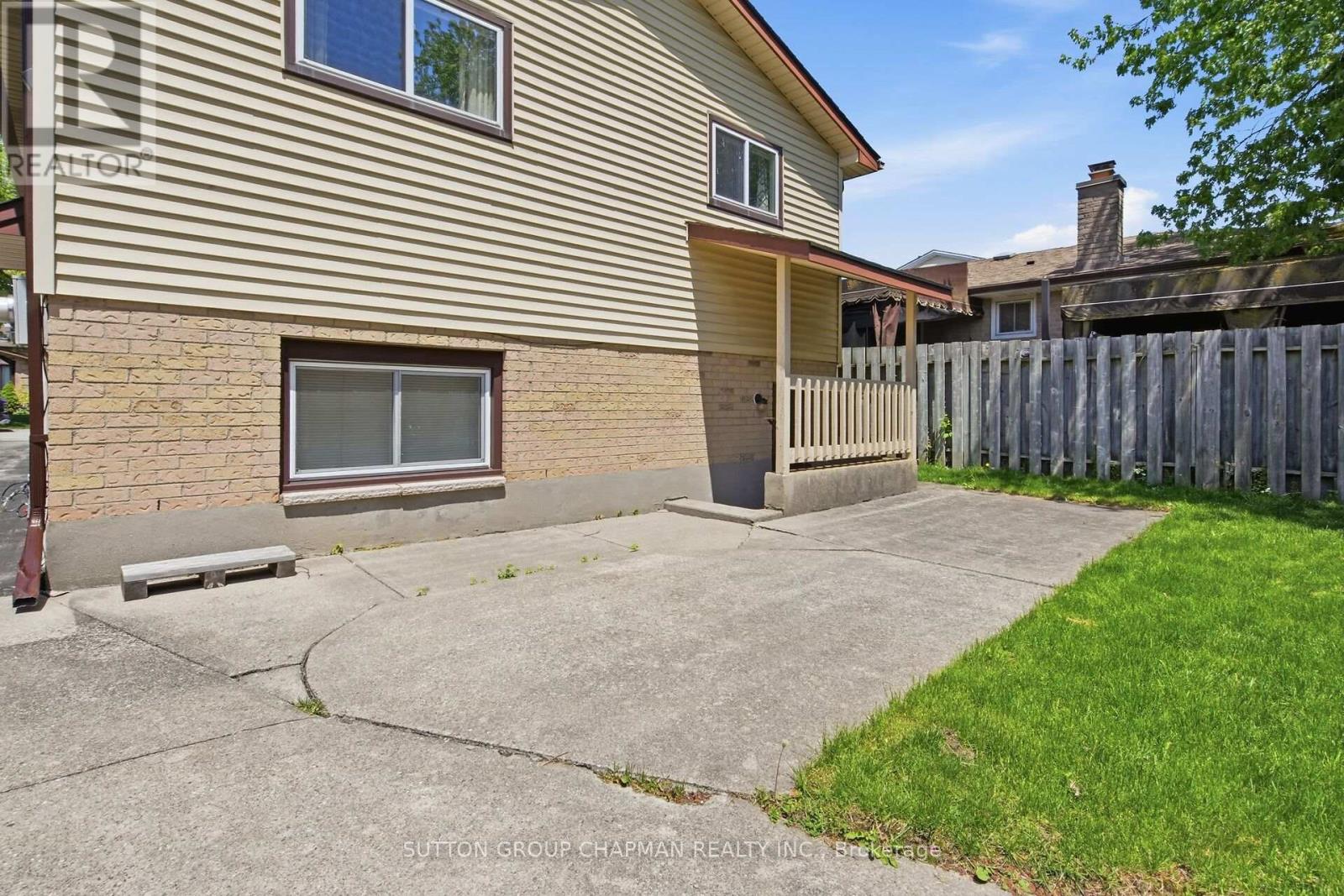 332 ARDSLEY CRESCENT - 37