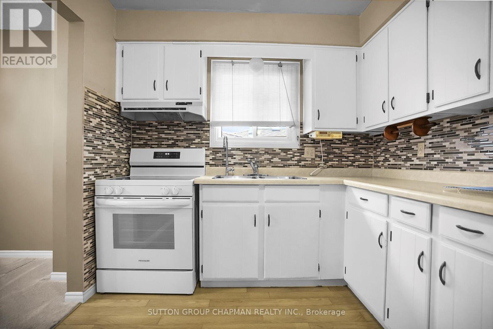 332 ARDSLEY CRESCENT - 5