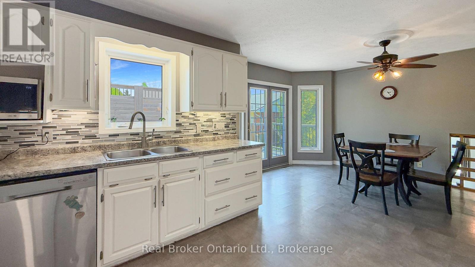 11 JAMES STREET W - 9