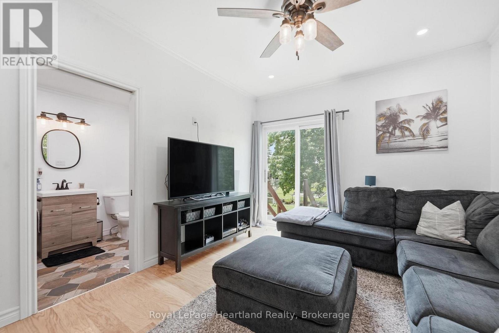 212 TOWNSEND STREET - 11
