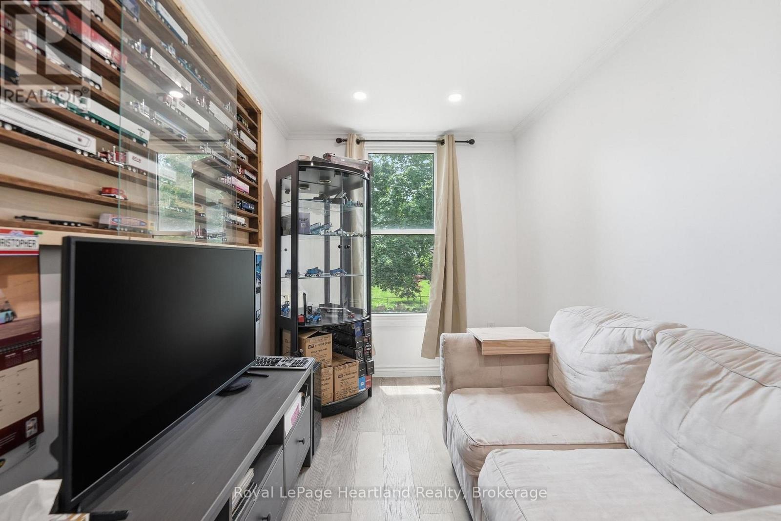 212 TOWNSEND STREET - 16