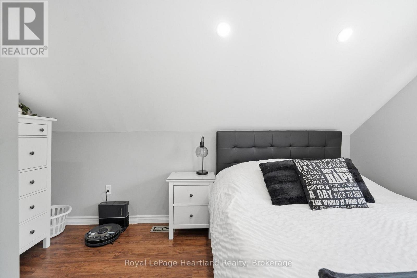 212 TOWNSEND STREET - 18