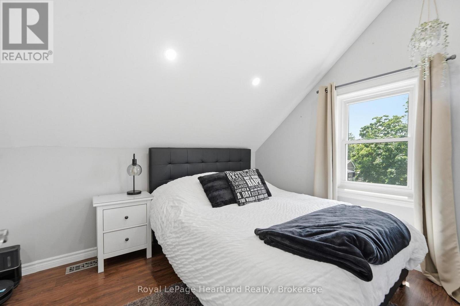 212 TOWNSEND STREET - 19