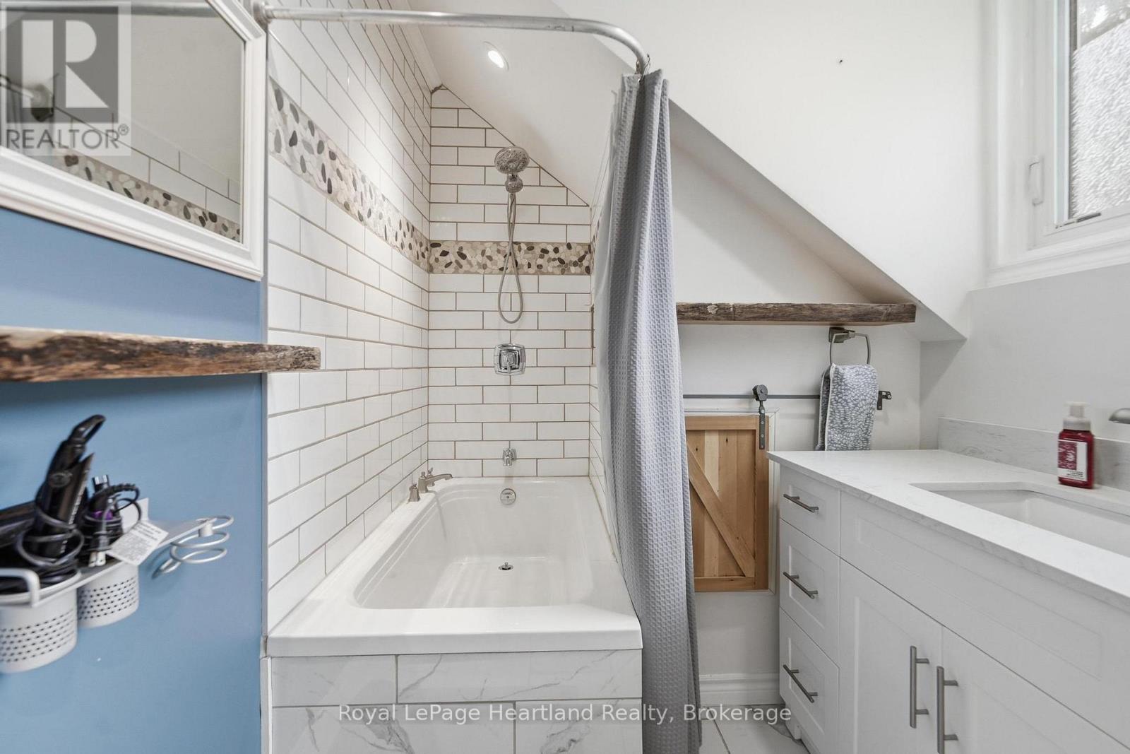 212 TOWNSEND STREET - 21
