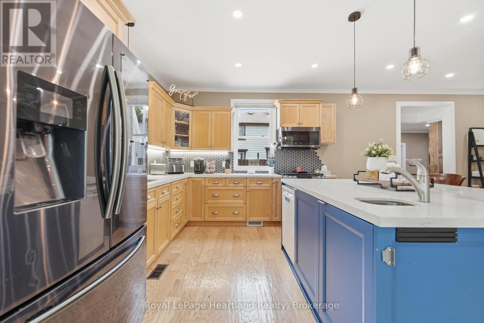 212 TOWNSEND STREET - 7
