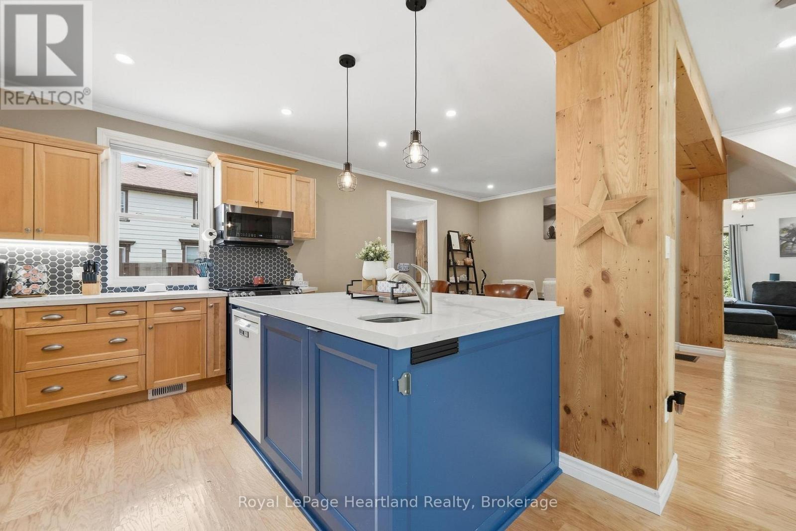 212 TOWNSEND STREET - 8