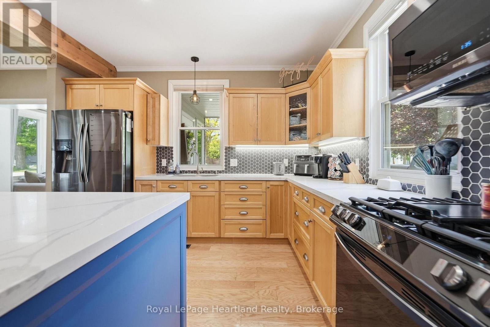 212 TOWNSEND STREET - 9