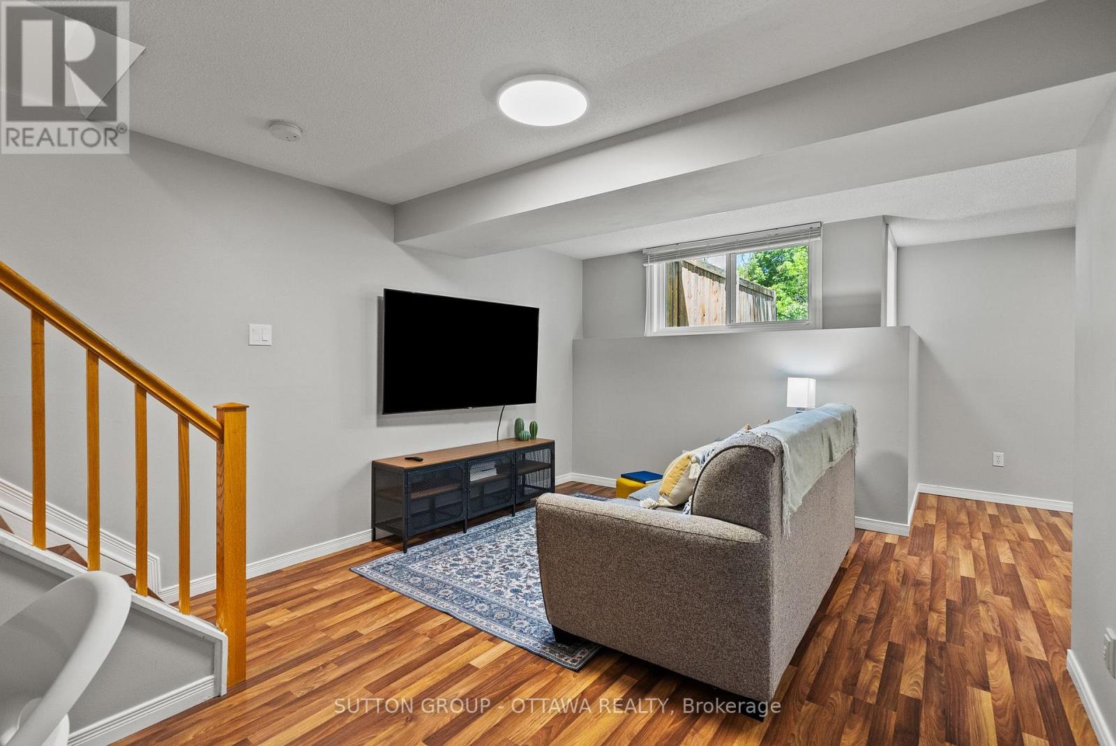 94 PIPER CRESCENT - 25