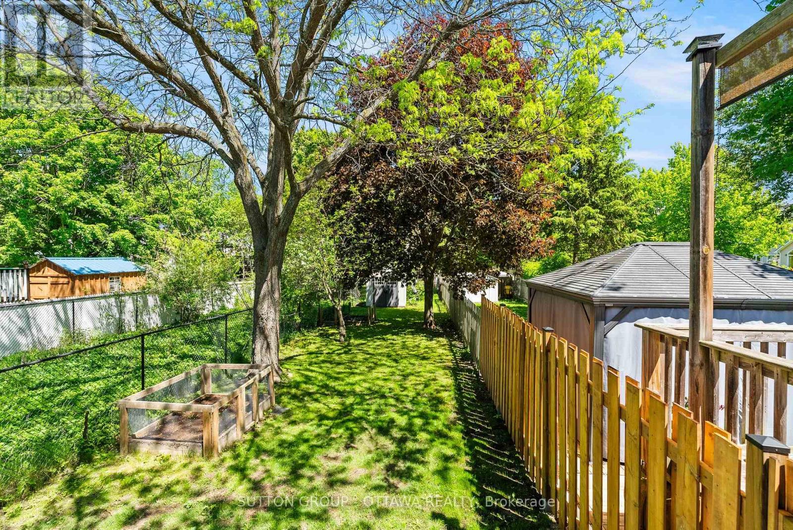 94 PIPER CRESCENT - 32