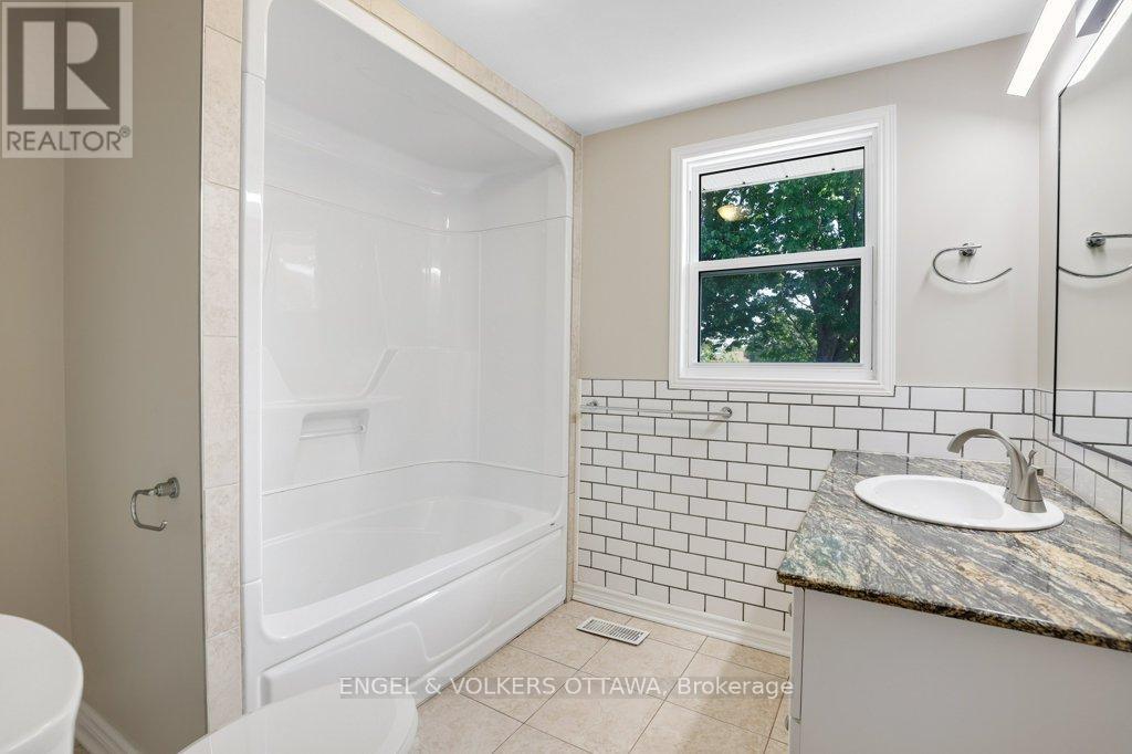 23 BISCAYNE CRESCENT - 20