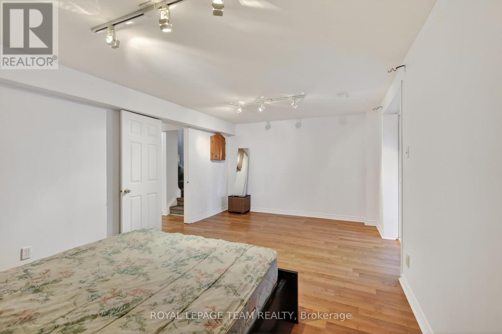 4 MILL HILL ROAD - 24