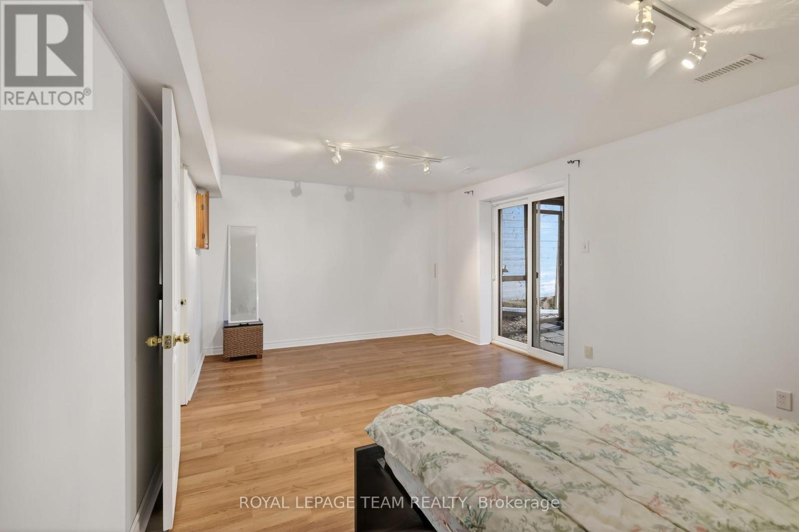4 MILL HILL ROAD - 25