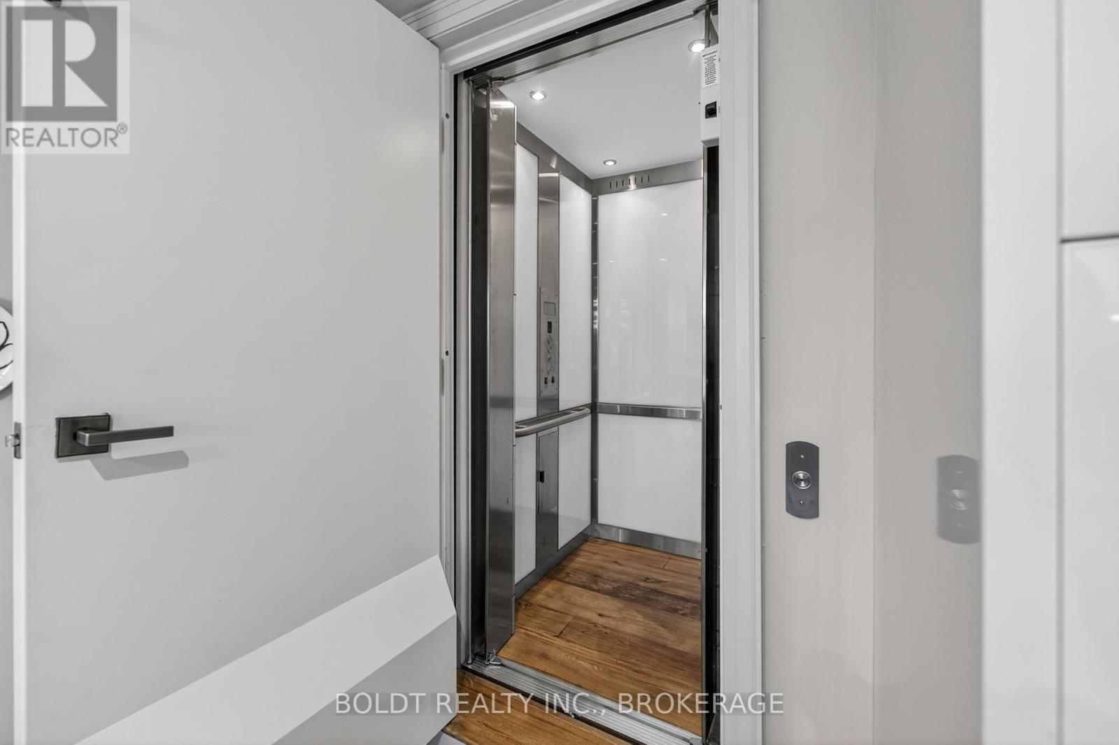 #702 181 DAVENPORT ROAD - 40