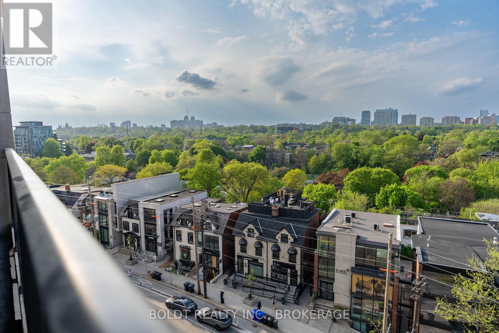 #702 181 DAVENPORT ROAD - 42