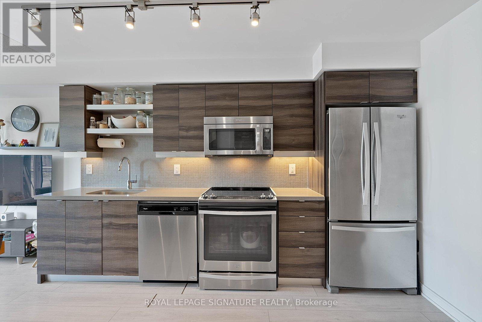#710 525 ADELAIDE STREET W - 10