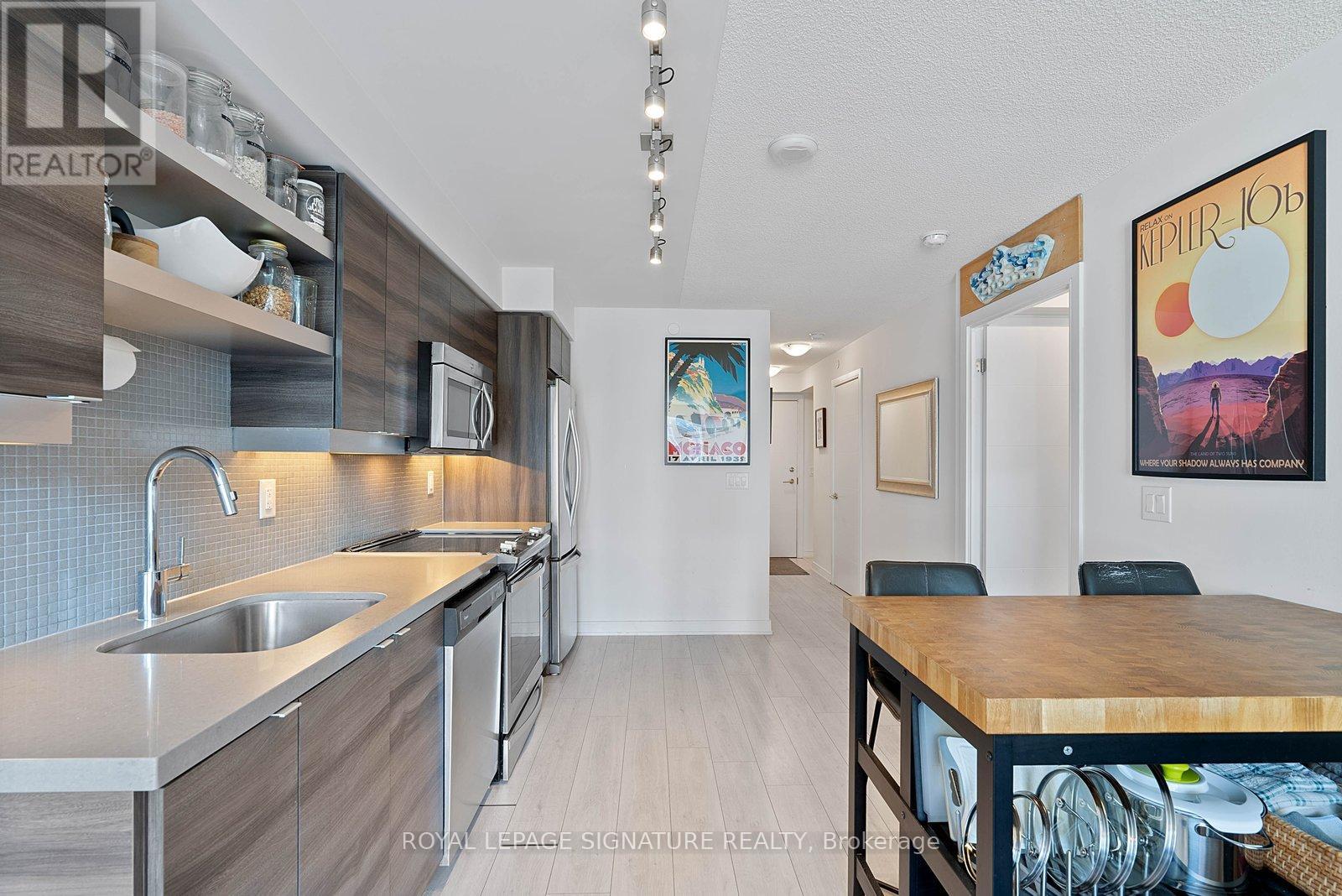 #710 525 ADELAIDE STREET W - 11