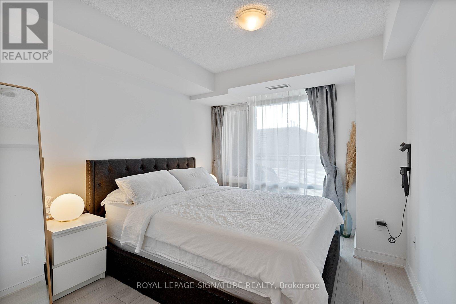 #710 525 ADELAIDE STREET W - 13